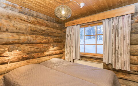 Lumikenttien Kutsu: Hout, Plafond, Flooring, Verdieping, Houten Vloer, Hardwood, Beits, Slaapkamer, Bed, Bedding
