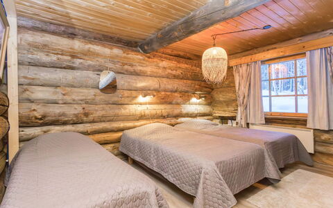 Lumikenttien Kutsu: Hout, Verdieping, Flooring, Plafond, Slaapkamer, Interieur Ontwerp, Bed, Bedding, Laken, Houten Vloer