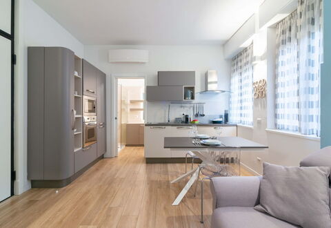 Vittoria Suite: Meubilair, Interieur Ontwerp, Flooring, Verdieping, Keuken, Hout, Cabinetry, Countertop, Stoel, Plafond