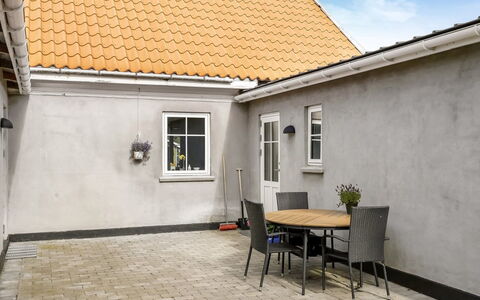 Nanja - 250M from the Sea: Hout, Huis, Veranda, Dek, Hardwood, Dak, Beits, Houten Vloer, Eco Hotel