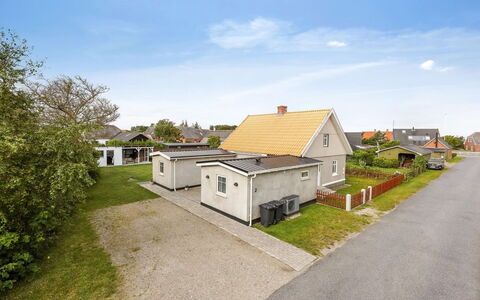 Nanja - 250M from the Sea: Hout, Huis, Veranda, Dek, Hardwood, Dak, Beits, Houten Vloer, Eco Hotel