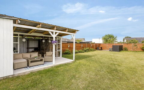 Nanja - 250M from the Sea: Hout, Huis, Veranda, Dek, Hardwood, Dak, Beits, Houten Vloer, Eco Hotel