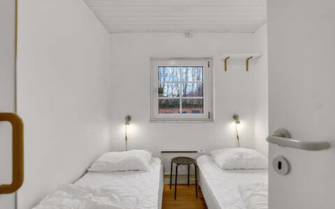 Tara - 1Km from the Sea: Muur, Plafond, Slaapkamer, Bed Frame, Daylighting, Lichte Inrichting, Bedding, Bed, Slaapzaal