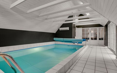 Tara - 1Km from the Sea: Flooring, Verdieping, Interieur Ontwerp, Zwembad, Plafond, Toevlucht, Appartement, Tegel, Hotel, Zolder
