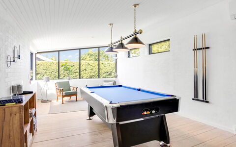 Anabel - 600M from the Sea: Hout, Huis, Veranda, Dek, Hardwood, Dak, Beits, Houten Vloer, Eco Hotel