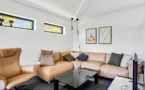 Anabel - 600M from the Sea: Hout, Huis, Veranda, Dek, Hardwood, Dak, Beits, Houten Vloer, Eco Hotel