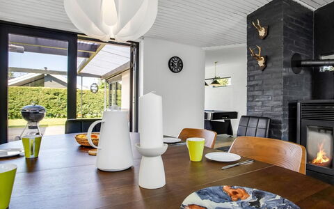 Anabel - 600M from the Sea: Hout, Huis, Veranda, Dek, Hardwood, Dak, Beits, Houten Vloer, Eco Hotel