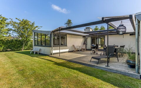 Anabel - 600M from the Sea: Hout, Huis, Veranda, Dek, Hardwood, Dak, Beits, Houten Vloer, Eco Hotel