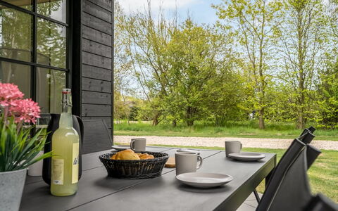 Osa - from the Sea: Gras, Grasland, Land Lot, Verblijf, Landelijk Gebied, Weide, Garden Gebouwen, Tuin, Schuur