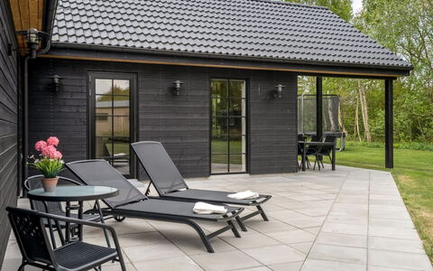 Osa - from the Sea: Gras, Grasland, Land Lot, Verblijf, Landelijk Gebied, Weide, Garden Gebouwen, Tuin, Schuur
