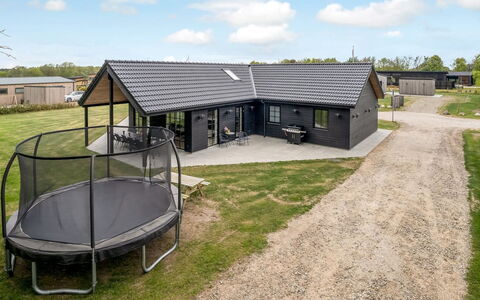 Osa - from the Sea: Gras, Grasland, Land Lot, Verblijf, Landelijk Gebied, Weide, Garden Gebouwen, Tuin, Schuur