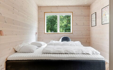Vilppu - 900M from the Sea: Hout, Slaapkamer, Plafond, Bed Frame, Bed, Bedding, Laken, Hardwood, Kamer, Plank