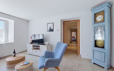 Kerdro: Meubilair, Interieur Ontwerp, Flooring, Muur, Verdieping, Hout, Kamer, Plafond, Verlichting, Woonkamer