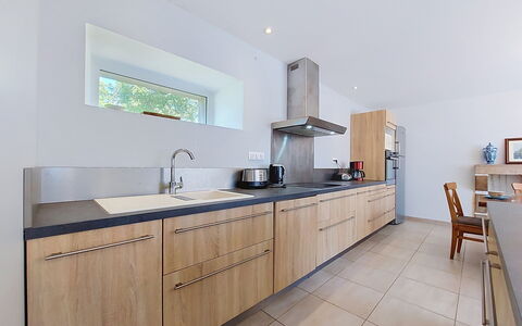 Kerdro: Countertop, Flooring, Keuken, Interieur Ontwerp, Cabinetry, Hout, Verdieping, Meubilair, Loodgieterswerkinrichting, Toestel Van De Keuken