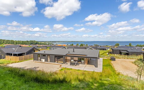 Heidie - 600M from the Sea: Dak, Huis, Huis, Verblijf, Siding, Landgoed, Oprit, Garden Gebouwen, Werf, Schuur