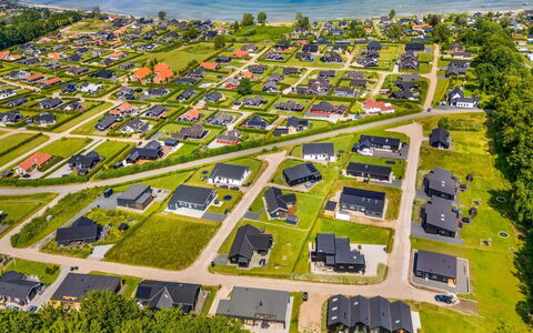 Heidie - 600M from the Sea: Dak, Huis, Huis, Verblijf, Siding, Landgoed, Oprit, Garden Gebouwen, Werf, Schuur