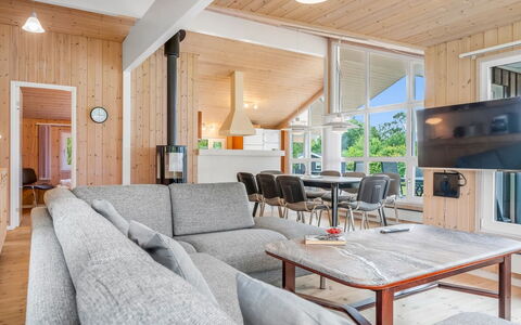 Sulho - 800M from the Sea: Dak, Huis, Deur, Verblijf, Schaduw, Siding, Werf, Landgoed, Backyard