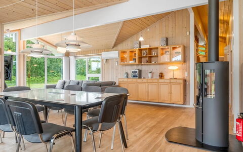 Sulho - 800M from the Sea: Dak, Huis, Deur, Verblijf, Schaduw, Siding, Werf, Landgoed, Backyard