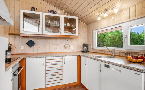Sulho - 800M from the Sea: Dak, Huis, Deur, Verblijf, Schaduw, Siding, Werf, Landgoed, Backyard