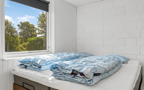 Lillan - from the Sea: Slaapkamer, Bed, Laken, Bedding, Verdieping, Linens, Bed Frame, Kamer, Plafond, Matras