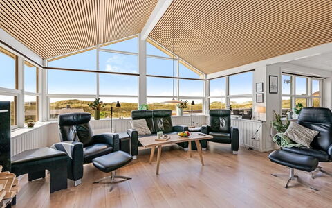 Ema - 500M from the Sea: Interieur Ontwerp, Meubilair, Flooring, Plafond, Verdieping, Hout, Bankstel, Woonkamer, Stoel, Verlichting