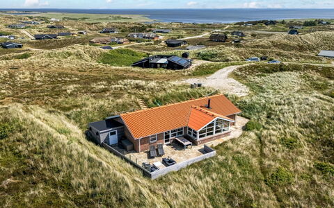 Ema - 500M from the Sea: Meubilair, Hout, Interieur Ontwerp, Flooring, Verdieping, Stoel, Kamer, Plafond, Woonkamer, Appartement