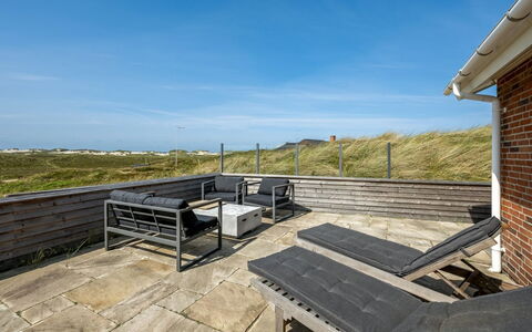 Ema - 500M from the Sea: Meubilair, Hout, Interieur Ontwerp, Flooring, Verdieping, Stoel, Kamer, Plafond, Woonkamer, Appartement