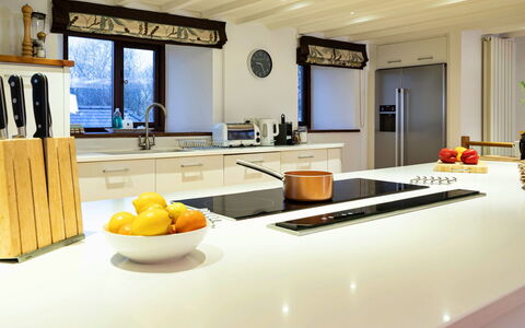 Bretherdale Barn: Keuken, Countertop, Interieur Ontwerp, Meubilair, Hout, Cabinetry, Toestel Van De Keuken, Flooring, Huis, Plafond