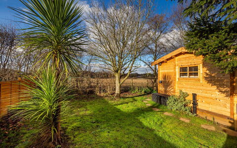 Pottles Retreat: Dek, Schaduw, Hardwood, Buitenmeubels, Balkon, Plank, Eco Hotel, Zwembad, Houten Vloer, Toevlucht