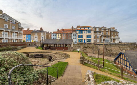 The Old Sunday School & Vestry: Dek, Schaduw, Hardwood, Buitenmeubels, Balkon, Plank, Eco Hotel, Zwembad, Houten Vloer, Toevlucht