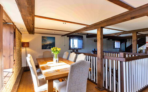 Fletland Mill: Dek, Schaduw, Hardwood, Buitenmeubels, Balkon, Plank, Eco Hotel, Zwembad, Houten Vloer, Toevlucht