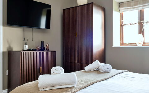 The Park: Interieur Ontwerp, Meubilair, Hout, Verdieping, Flooring, Slaapkamer, Bed, Kamer, Verlichting, Laken