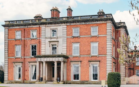 Netley Hall - Rose: Dek, Schaduw, Hardwood, Buitenmeubels, Balkon, Plank, Eco Hotel, Zwembad, Houten Vloer, Toevlucht
