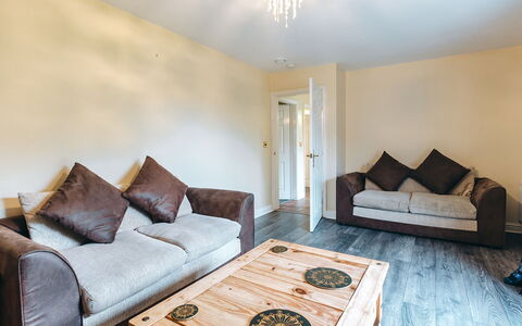 Netley Hall - Poppy: Dek, Schaduw, Hardwood, Buitenmeubels, Balkon, Plank, Eco Hotel, Zwembad, Houten Vloer, Toevlucht