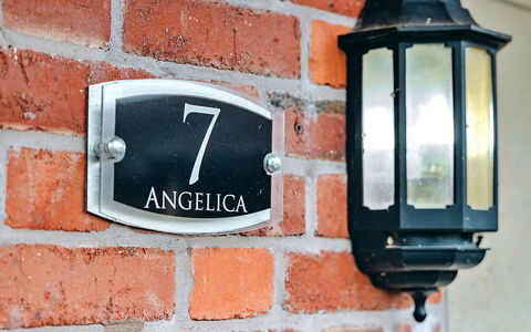 Netley Hall - Angelica: Dek, Schaduw, Hardwood, Buitenmeubels, Balkon, Plank, Eco Hotel, Zwembad, Houten Vloer, Toevlucht
