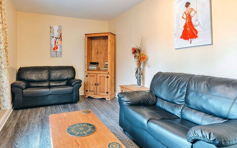 Netley Hall - Jasmine: Dek, Schaduw, Hardwood, Buitenmeubels, Balkon, Plank, Eco Hotel, Zwembad, Houten Vloer, Toevlucht