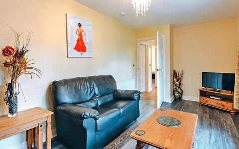 Netley Hall - Jasmine: Dek, Schaduw, Hardwood, Buitenmeubels, Balkon, Plank, Eco Hotel, Zwembad, Houten Vloer, Toevlucht