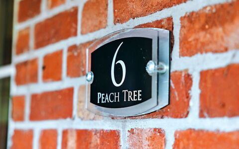 Netley Hall - Peach Tree: Dek, Schaduw, Hardwood, Buitenmeubels, Balkon, Plank, Eco Hotel, Zwembad, Houten Vloer, Toevlucht