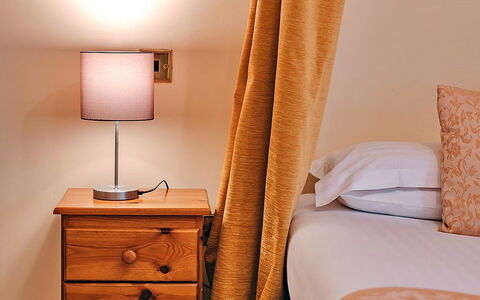 Peach Tree County Cottage: Dek, Schaduw, Hardwood, Buitenmeubels, Balkon, Plank, Eco Hotel, Zwembad, Houten Vloer, Toevlucht