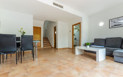 Salou 215: Flooring, Verdieping, Interieur Ontwerp, Plafond, Houten Vloer, Hardwood, Tegel, Woonkamer, Keuken En Eettafel