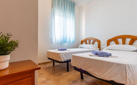 Salou 215: Hout, Verdieping, Flooring, Bed, Interieur Ontwerp, Plafond, Slaapkamer, Meubilair, Bed Frame, Kamer