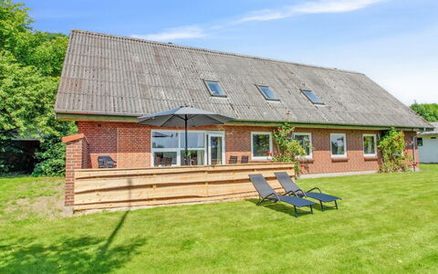 Drine - 19Km from the Sea: Hout, Dak, Huis, Huis, Architectuur, Siding, Land Lot, Verblijf, Schuur, Garden Gebouwen