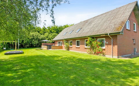 Drine - 19Km from the Sea: Hout, Dak, Huis, Huis, Architectuur, Siding, Land Lot, Verblijf, Schuur, Garden Gebouwen