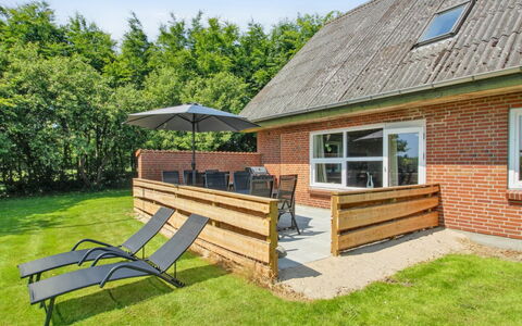 Drine - 19Km from the Sea: Hout, Dak, Huis, Huis, Architectuur, Siding, Land Lot, Verblijf, Schuur, Garden Gebouwen