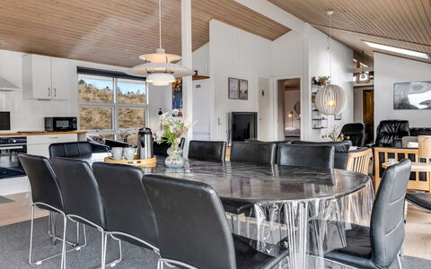 Greta - 2.5Km from the Sea: Plafond, Meubilair, Interieur Ontwerp, Huis, Lichte Inrichting, Keuken En Eettafel, Stoel, Woonkamer, Natuurlijk Materiaal, Hardwood