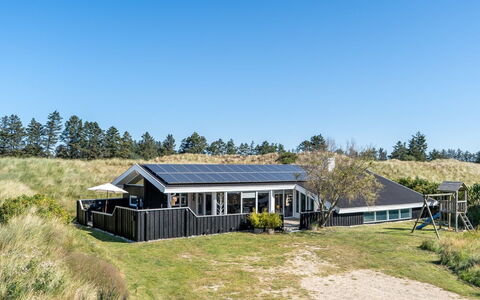Greta - 2.5Km from the Sea: Hout, Huis, Veranda, Dek, Hardwood, Dak, Beits, Houten Vloer, Eco Hotel