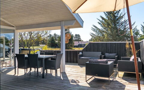 Greta - 2.5Km from the Sea: Hout, Huis, Veranda, Dek, Hardwood, Dak, Beits, Houten Vloer, Eco Hotel