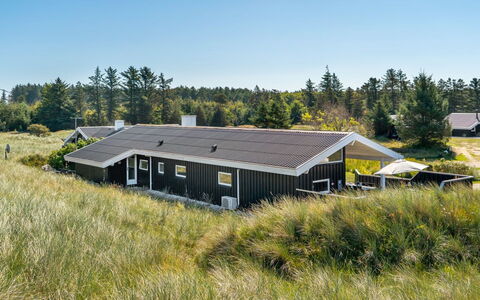 Greta - 2.5Km from the Sea: Hout, Huis, Veranda, Dek, Hardwood, Dak, Beits, Houten Vloer, Eco Hotel