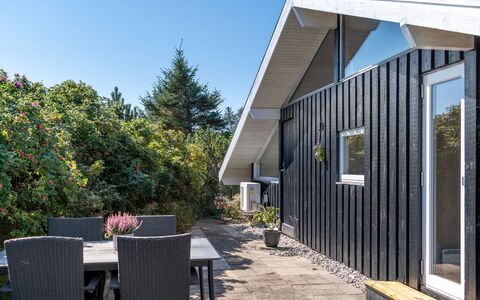 Greta - 2.5Km from the Sea: Hout, Huis, Veranda, Dek, Hardwood, Dak, Beits, Houten Vloer, Eco Hotel