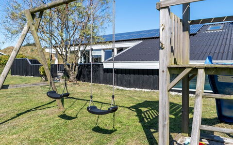 Greta - 2.5Km from the Sea: Hout, Huis, Veranda, Dek, Hardwood, Dak, Beits, Houten Vloer, Eco Hotel